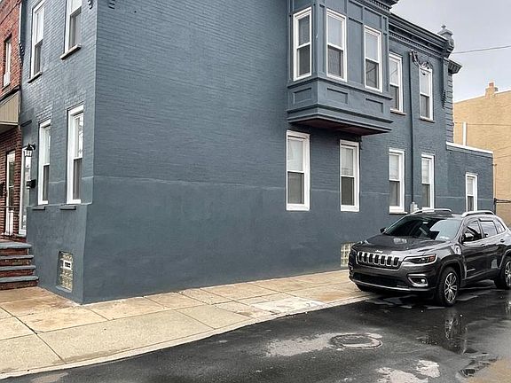 2nd image of 2517 E Somerset St