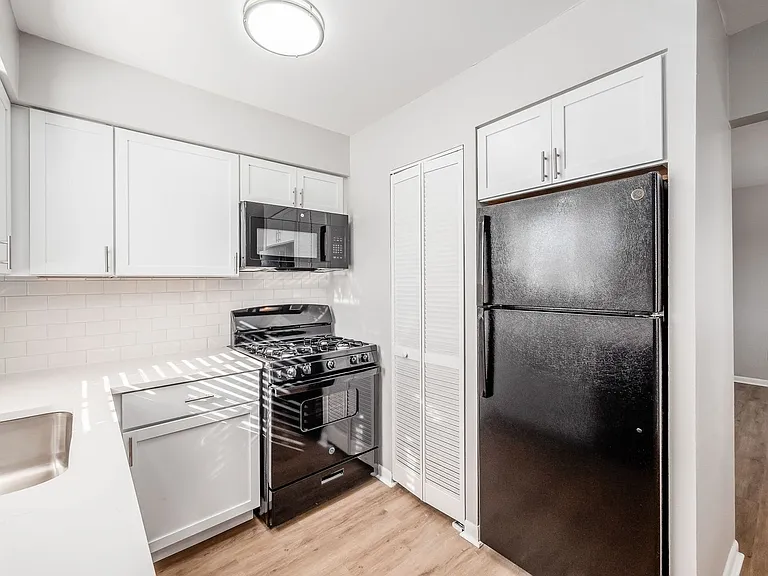 620 Riverview Dr #2 — Photo 3