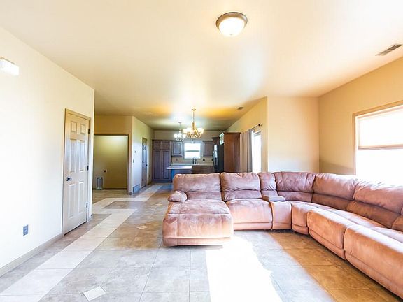 4th image of 7601 N Leopard Ave