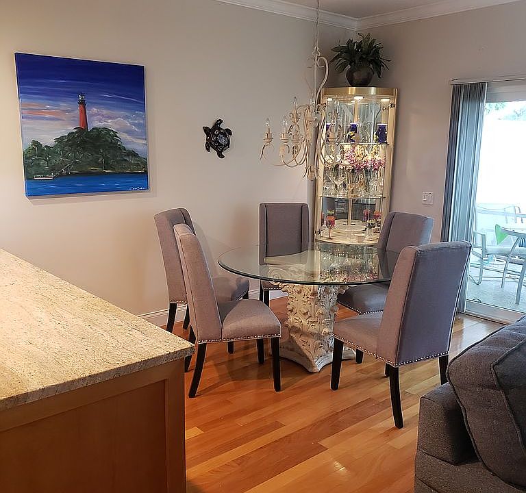 1st image of 20 Laurel Oaks Cir
