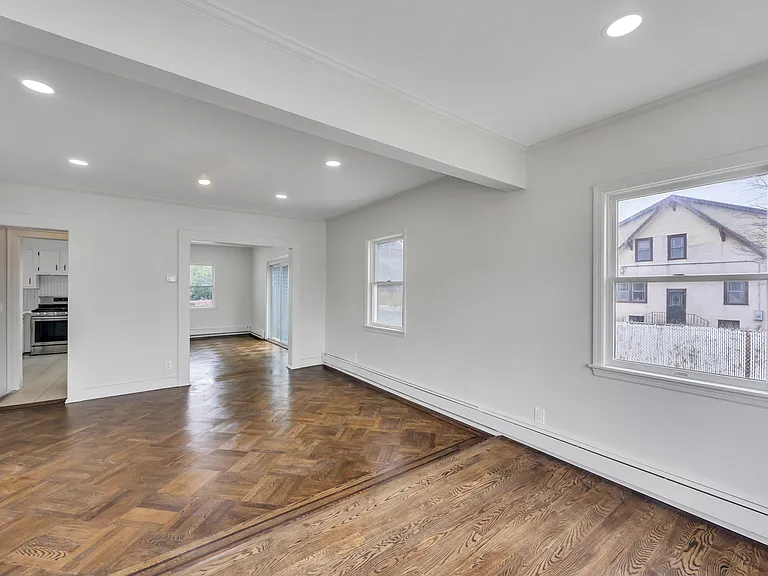 666 E Penn St — Photo 13