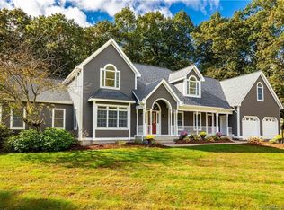 4 Benjamin Rd, Ellington, CT 06029