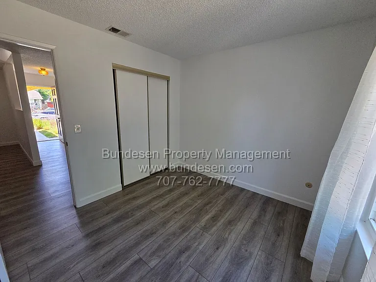 5266 Evonne Ave — Photo 8