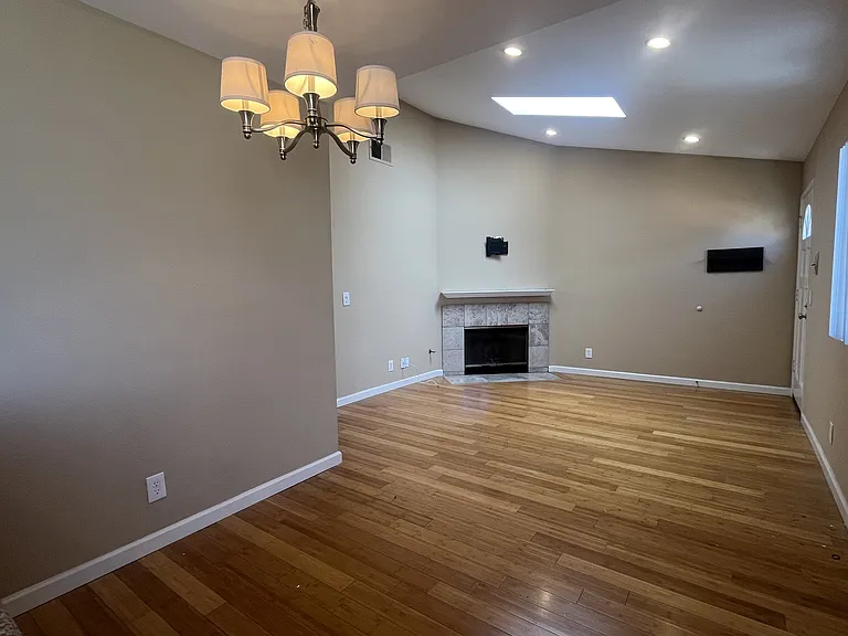 4525 Oregon St #5 — Photo 2