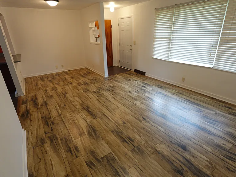 3313 N Locust St — Photo 12