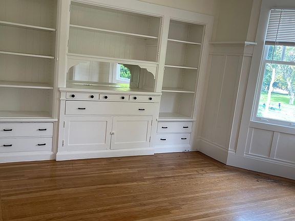 4th image of 1931 Oak St APT 3