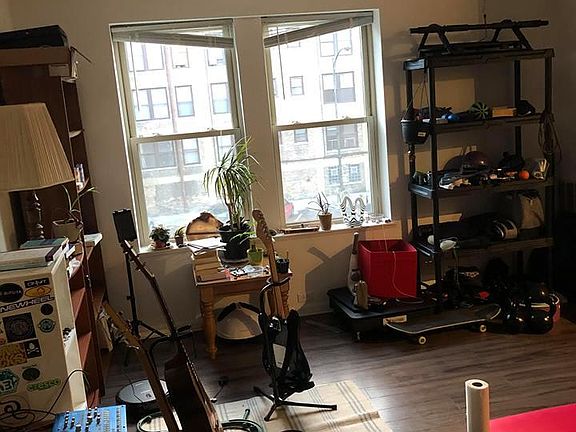 5th image of 925 W Carmen Ave APT 2B