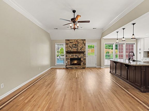 4th image of 1035 Margaret Dr