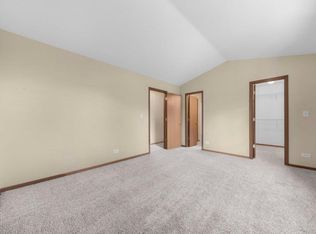 1119 Burnham Ct, Mundelein, IL