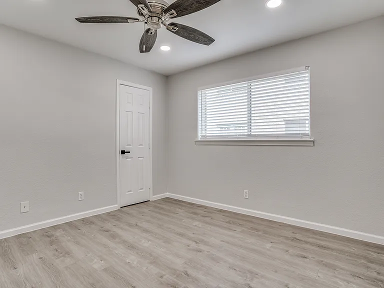 5444 Gaston Ave #102 — Photo 7