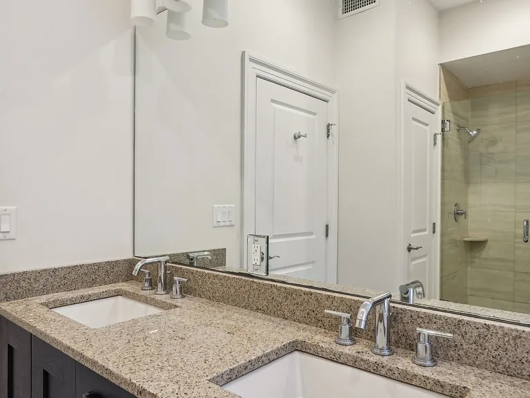 1471 Beacon St #2 — Photo 24