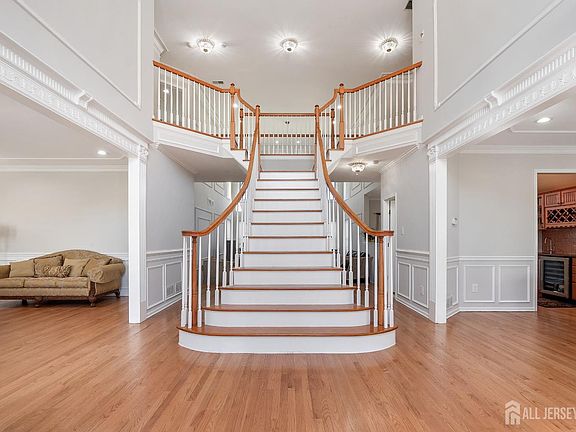 4th image of 21 Woodmere Rd