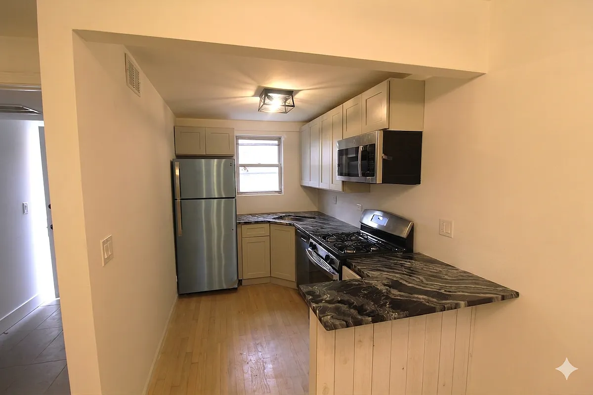Building Photo - 2470 N Clybourn Ave #CH1