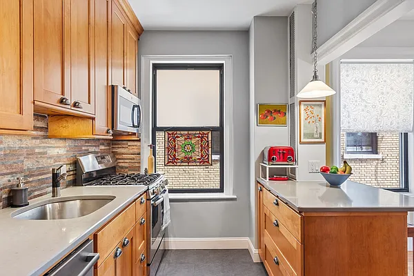 Sold by Compass | media 6