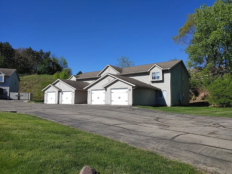 Brittany Hills — Photo 2