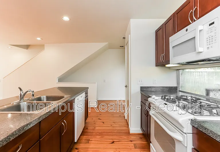 241 Maynard Ter #5 — Photo 10