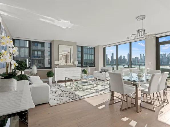 9 Avenue At Port Imperial image 6 of 34