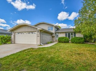 701 Roof Ave, Romeoville, IL 60446