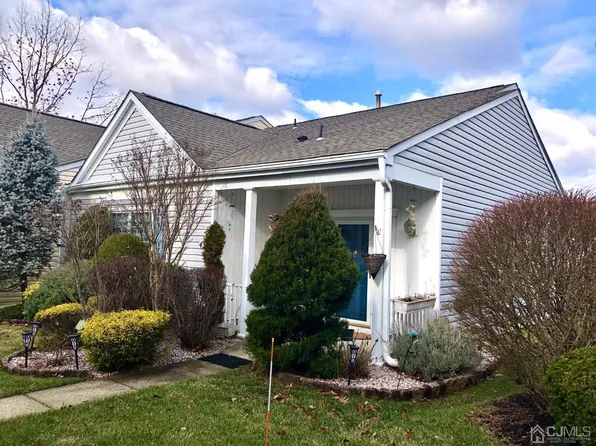 435 Bluebird Dr, Monroe Township, NJ 08831