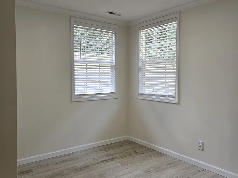 108 S Dixon Ave — Photo 14