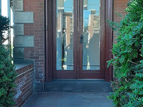 342 Apt A Entrance to Vestibule