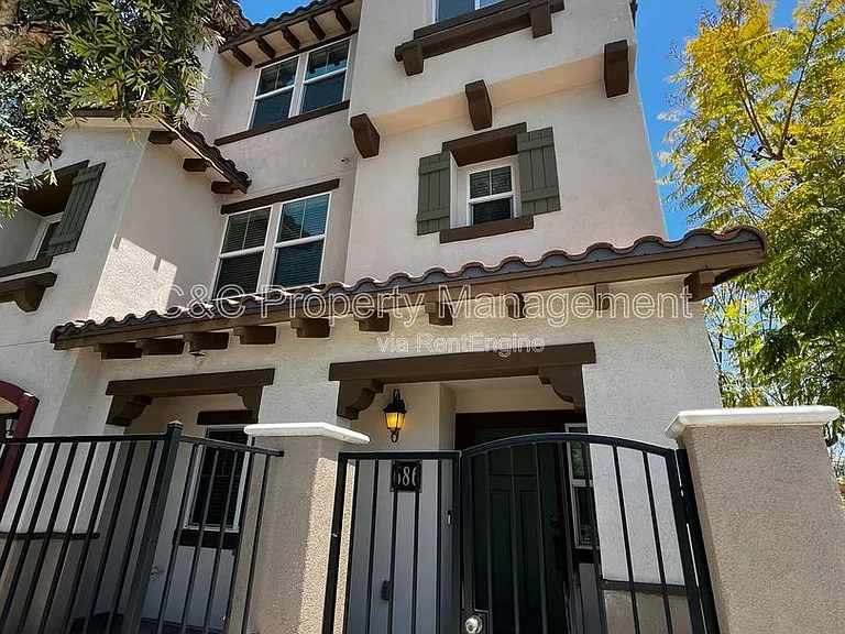 686 S Euclid St — Photo 1