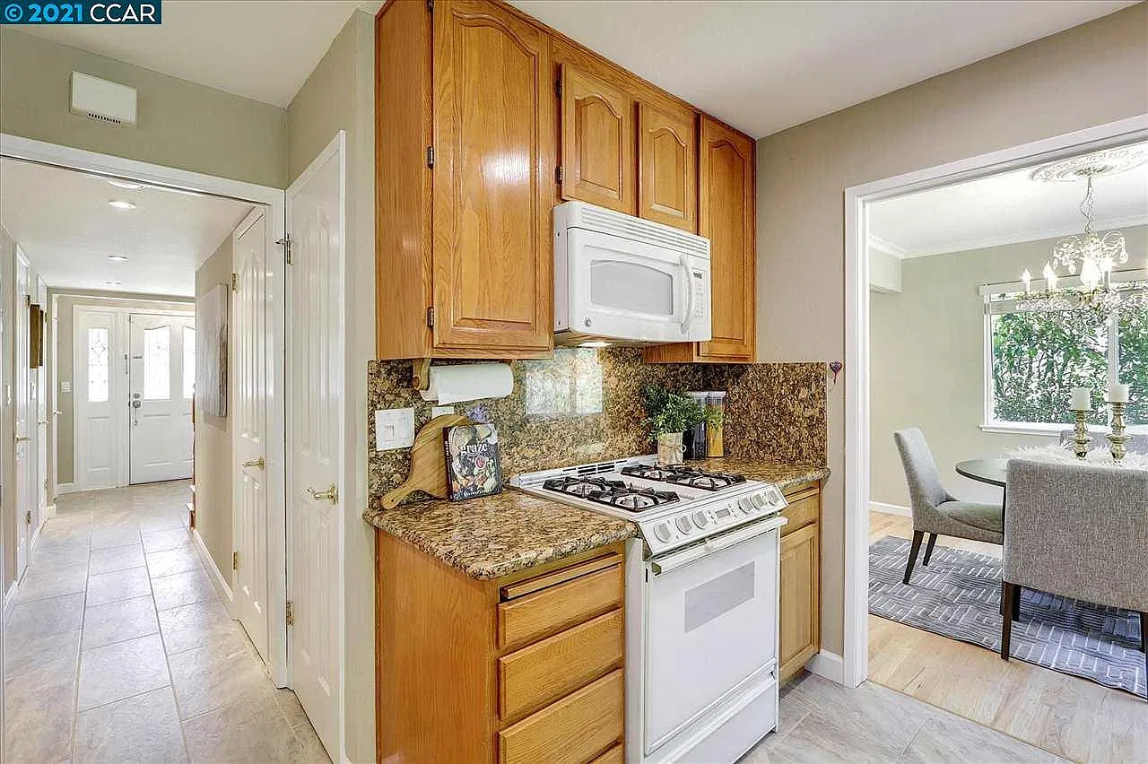 931 Sousa Dr — Photo 3