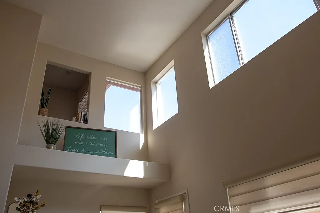 3 bed, 2.5 bath, 1574 sqft, $4,500 — Photo 4