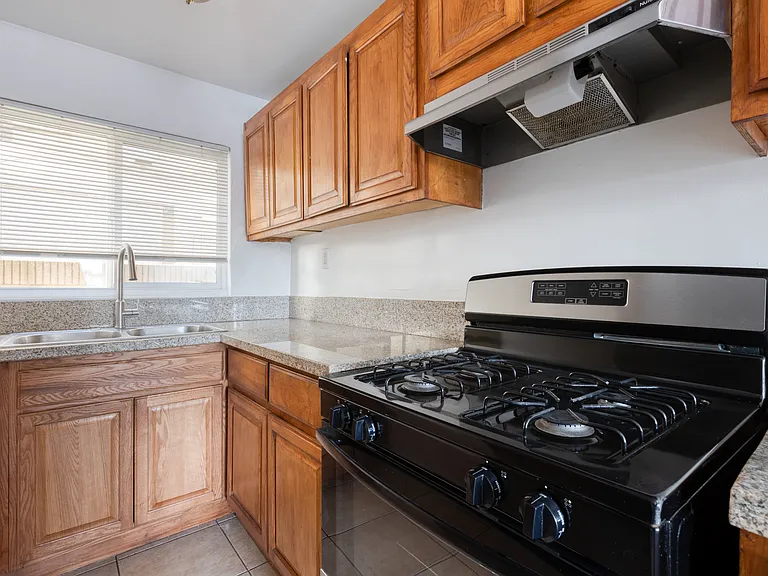15741 Blaine Ave — Photo 38
