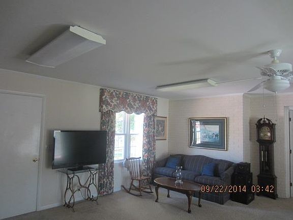4th image of 520 Charles St