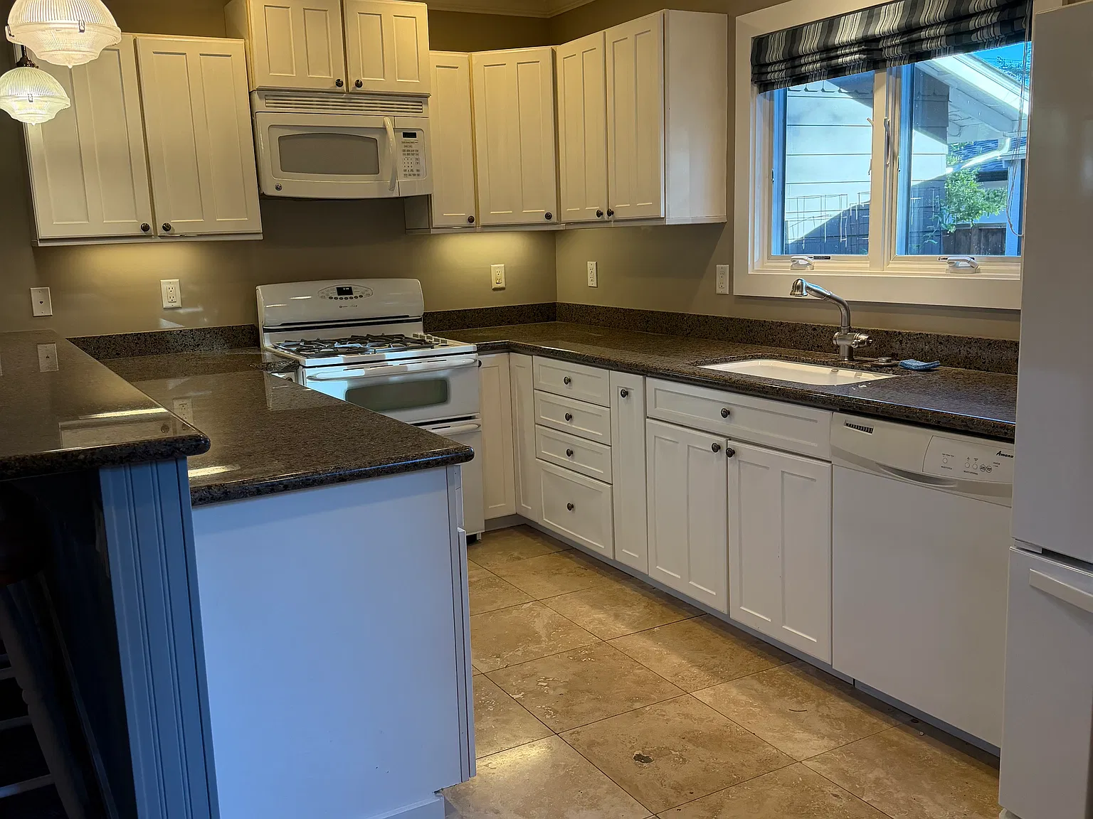 1 bed, 850 sqft, $3,500 — Photo 3