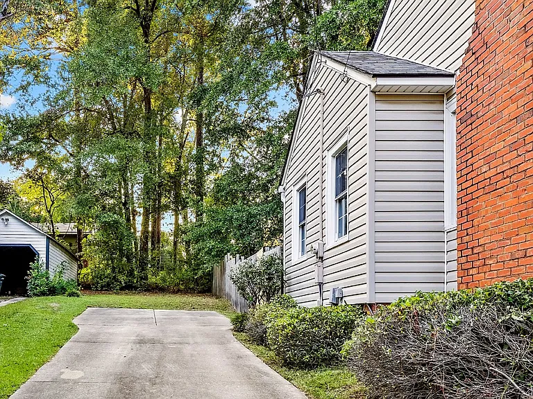 727 Greenland Dr — Photo 4
