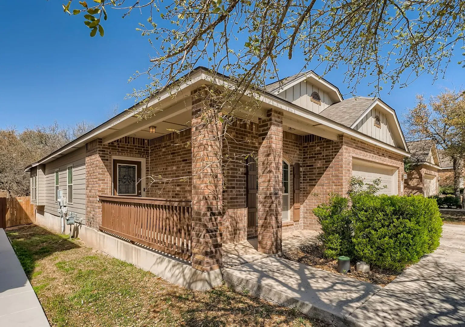 Single-Story Home In Weston Oaks — Photo 4