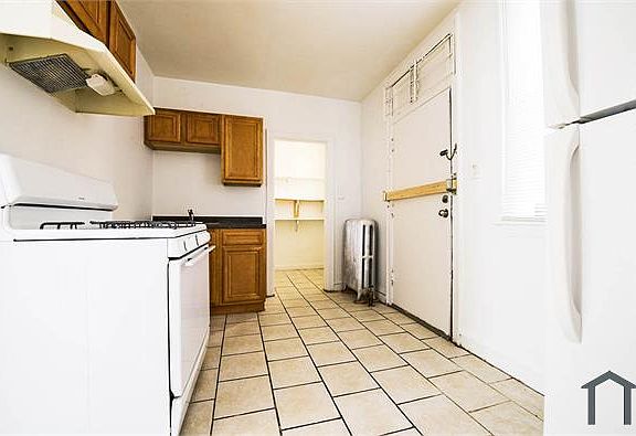 4th image of 1721 W 77th St #1717