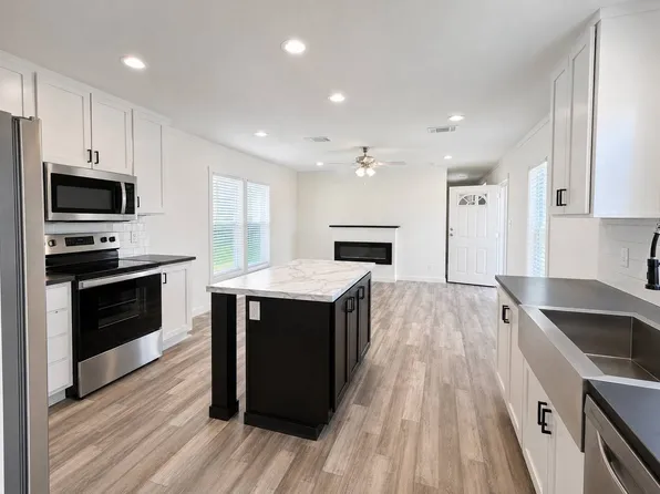 68 Rock Creek Dr, Crowley, TX 76036