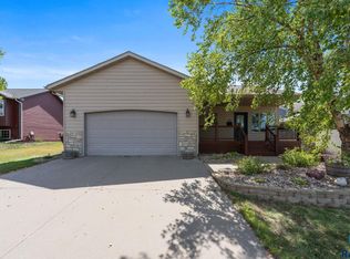 105 E Switch Grass Trl, Brandon, SD 57005