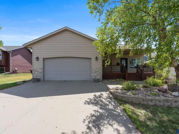 105 E Switch Grass Trl, Brandon, SD 57005