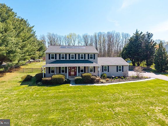 2nd image of 1 Boors Cove Ln
