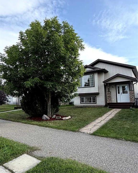 1st image of 116 NE Pinnacle Blvd