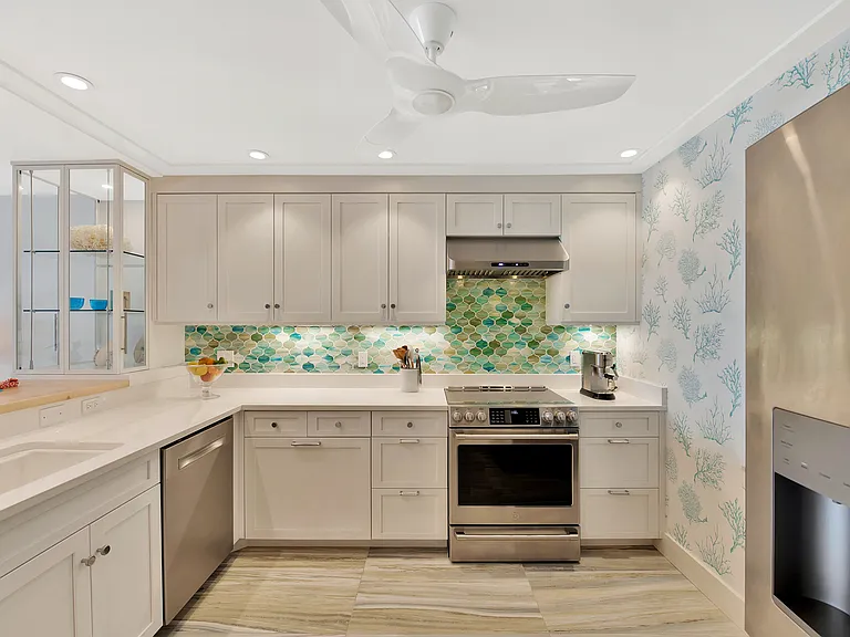 600 Riomar Dr #16 — Photo 6