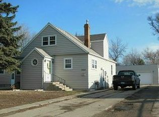 1703 Burdick Expy E, Minot, ND 58701