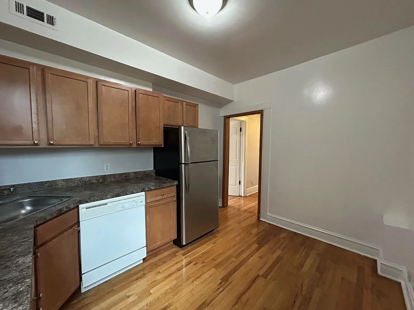 4601 Western — Photo 2