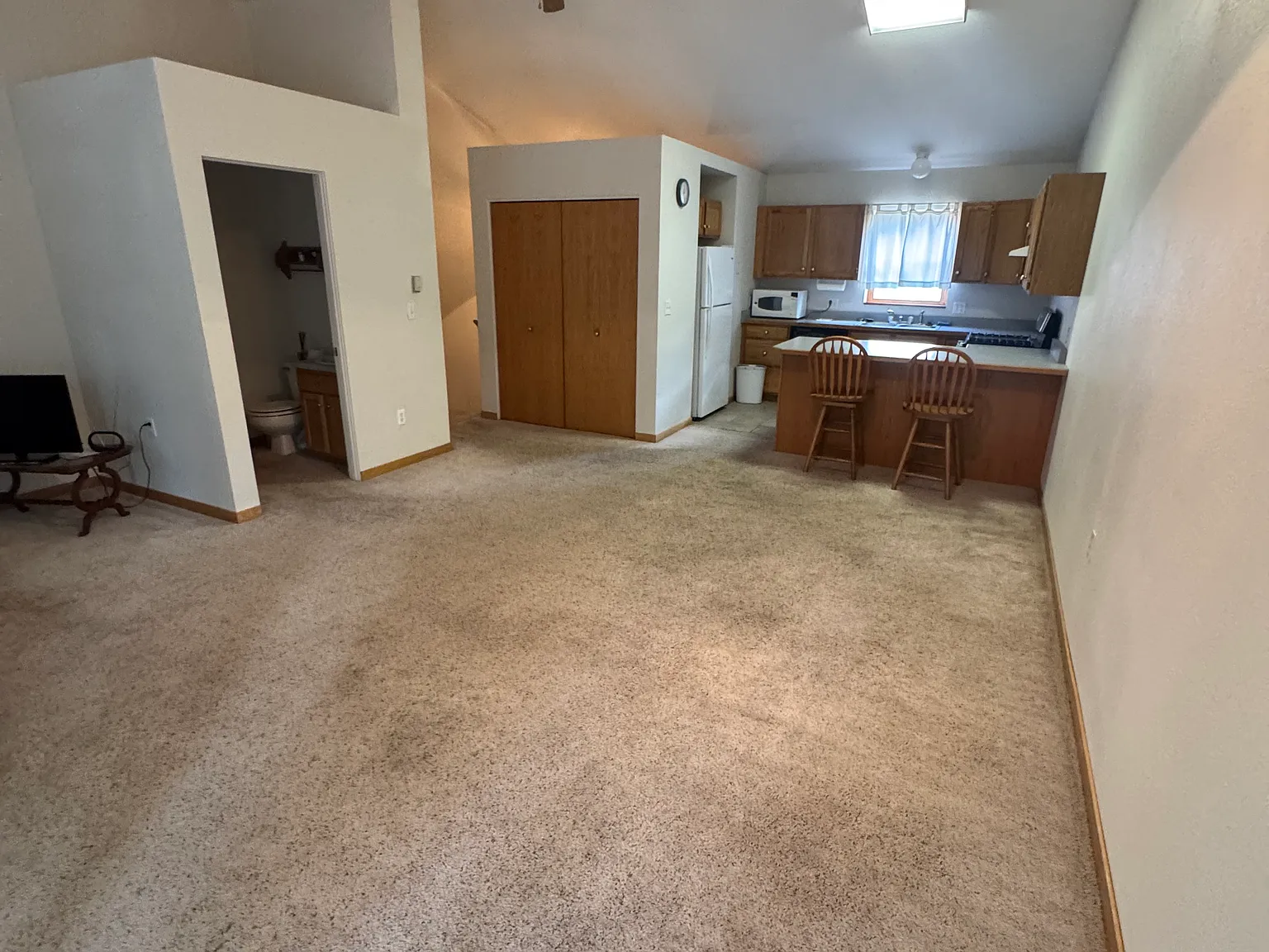 2 bed, 2.5 bath, 1200 sqft, $3,500 — Photo 4