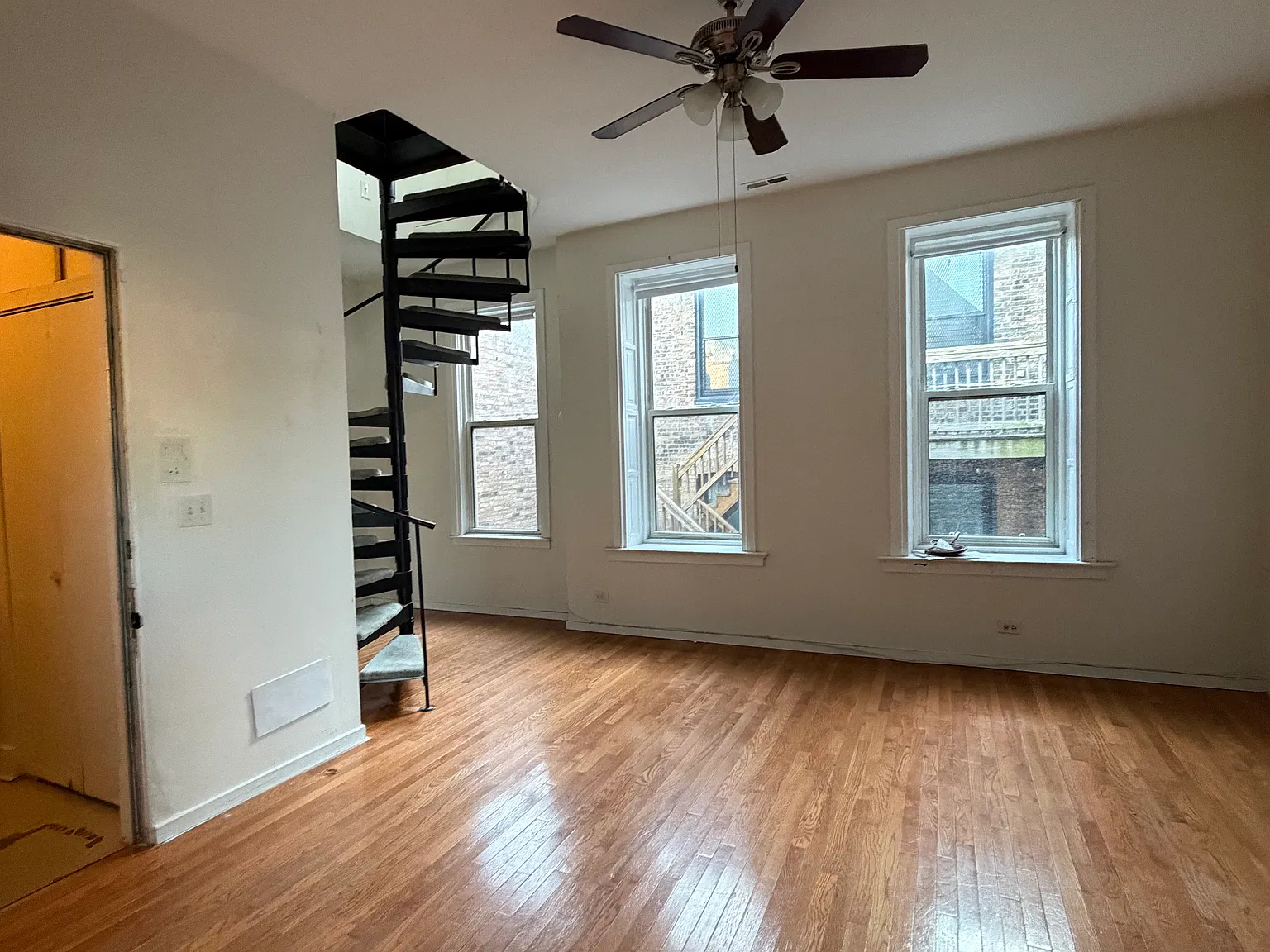3 bed, 1700 sqft, $3,000 — Photo 3