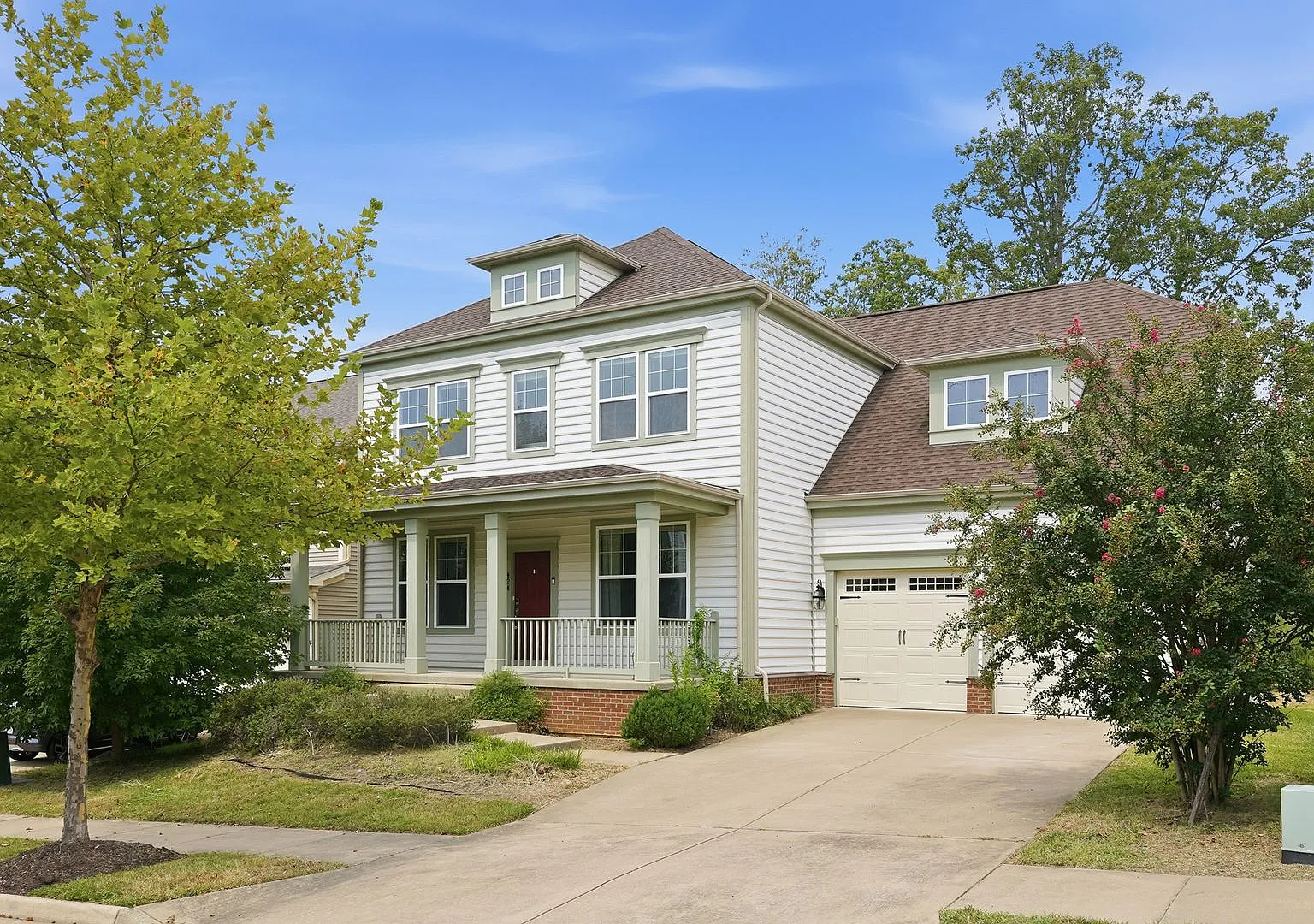 Welcome to this exceptional residence offering space, style, and comfort in a beautifully designe... — Photo 1