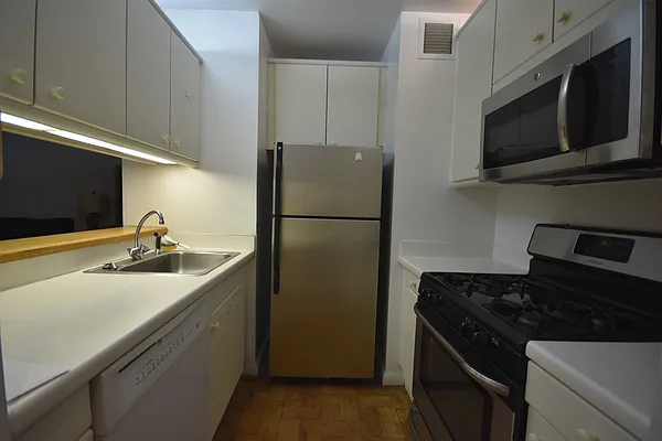 Rented by Luxury Habitat | media 35