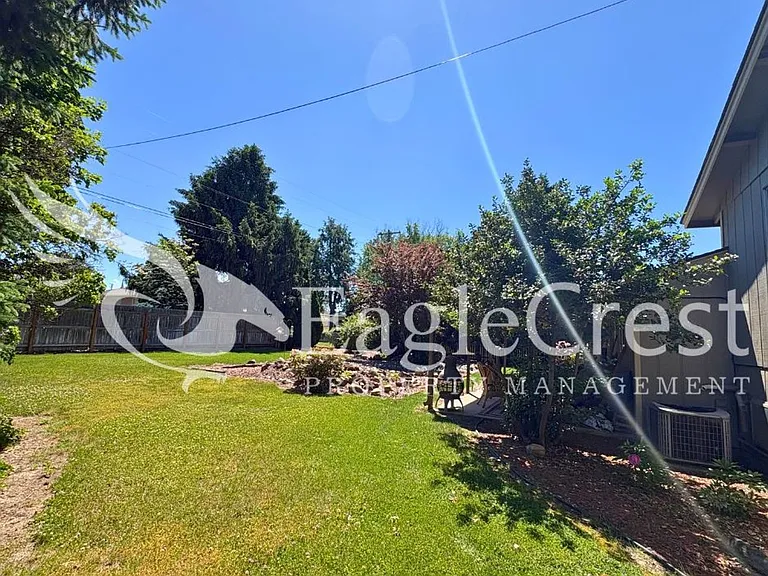 924 Shasta Dr — Photo 23