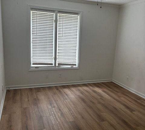 3rd image of 2905 Scotsman Rd #B