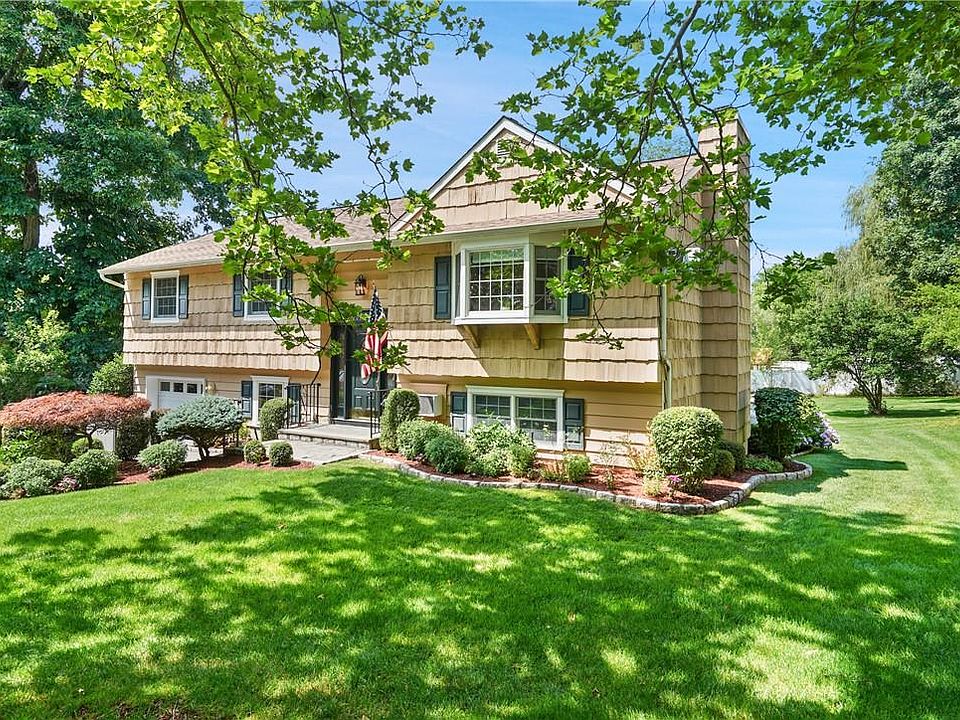 1st image of 322 Heather Court