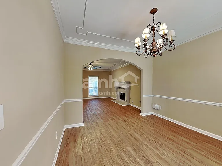 620 Claredon Ct — Photo 7